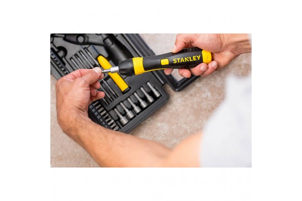 Бітотримач викруткового типу Pistol Grip Ratchet з храповим механізмом і набором з тридцяти семи біт STANLEY 0-63-038