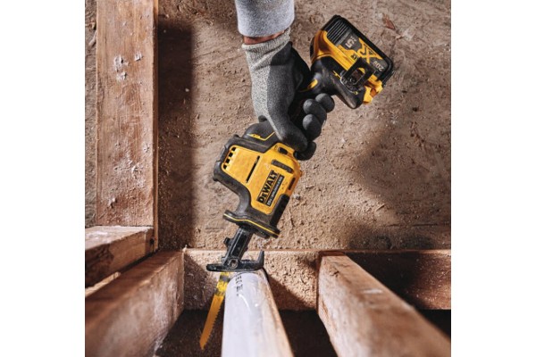 Пила шабельна акумуляторна безщіткова DeWALT DCS369NT