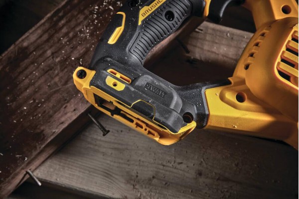 Пила шабельна акумуляторна DeWALT DCS386NT