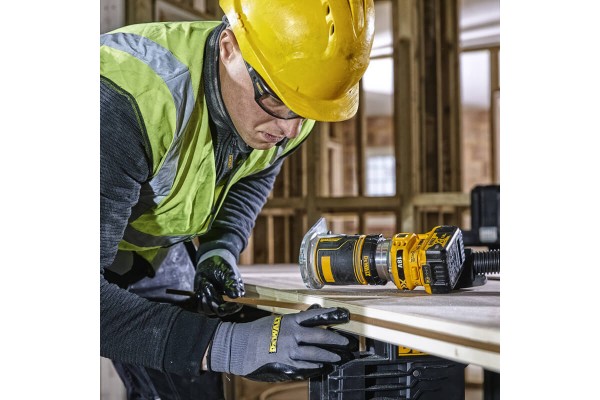 Фрезер акумуляторний безщітковий DeWALT DCW604N