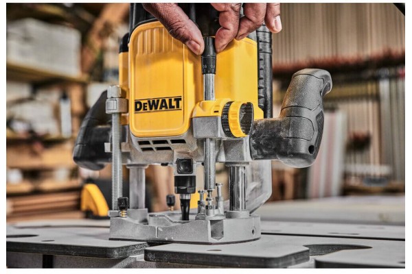 Фрезер мережевий DeWALT DWE625