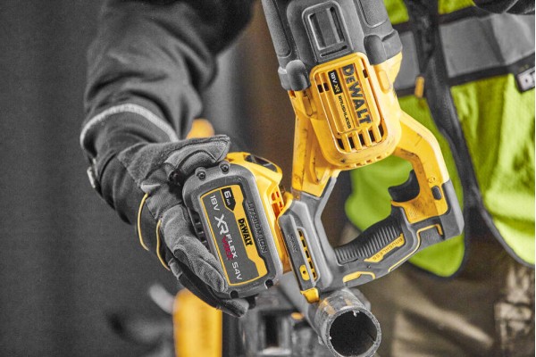 Пила шабельна акумуляторна DeWALT DCS386T1