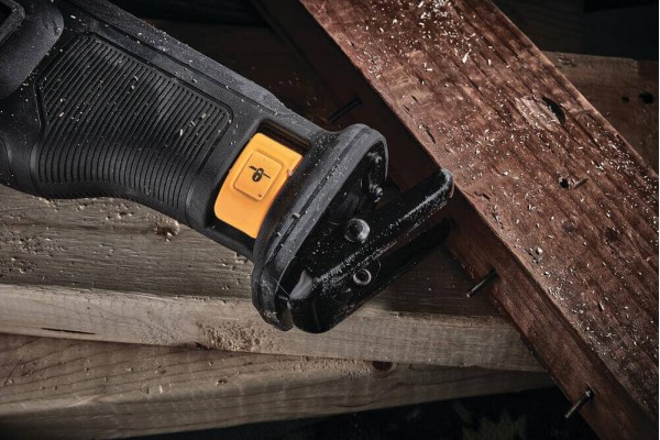 Пила шабельна акумуляторна DeWALT DCS386T1