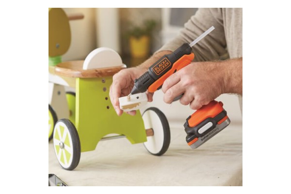 Пістолет клейовий акумуляторний BLACK+DECKER BDCGG12N