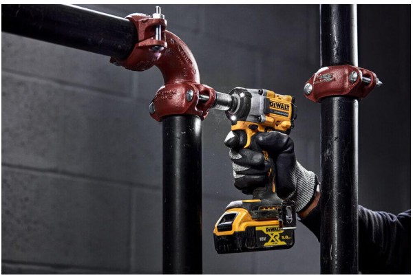 Гайковерт ударний акумуляторний безщітковий DeWALT DCF921NT