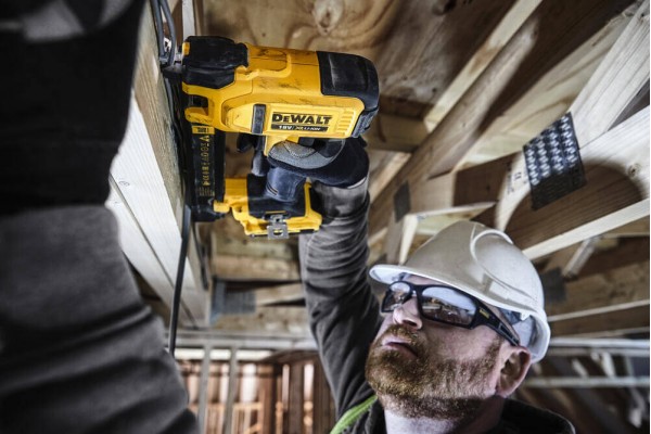 Степлер скобозабивний акумуляторний DeWALT DCN701D2