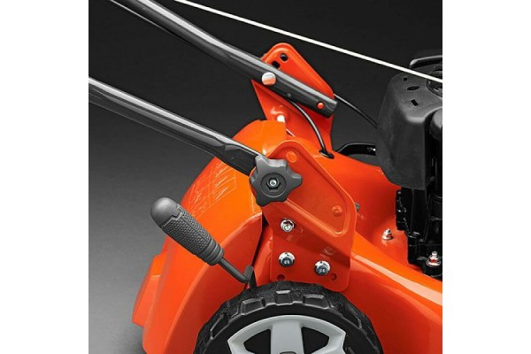 Бензинова газонокосарка Husqvarna LC 140P (9704881-01)