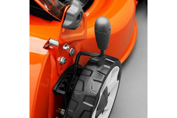 Бензинова газонокосарка Husqvarna LC 140P (9704881-01)