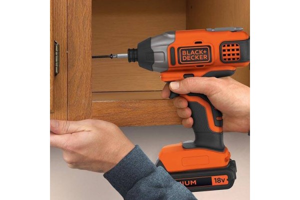 Набір з двох інструментів BLACK+DECKER BCK21S1S