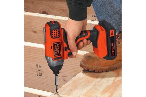 Набір з двох інструментів BLACK+DECKER BCK21S1S