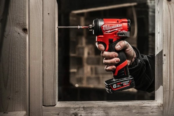 Акумуляторний гвинтокрут Milwaukee M12 FID2-0 (4933479876) (без АКБ та ЗП)