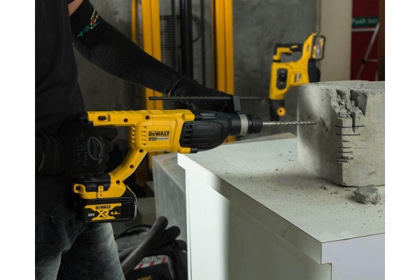 Перфоратор акумуляторний безщітковий SDS-Plus DeWALT DCH133M1