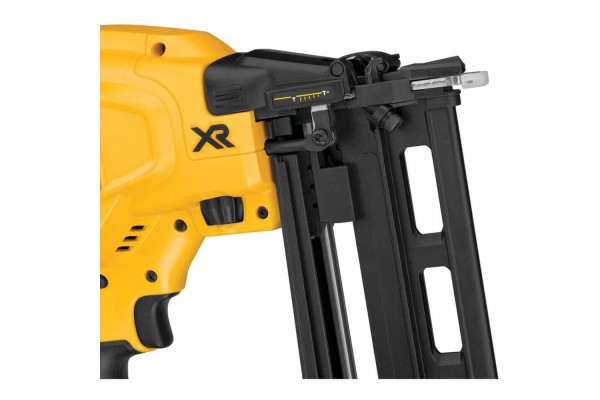 Пістолет цвяхозабивний акумуляторний безщітковий DeWALT DCN662NT