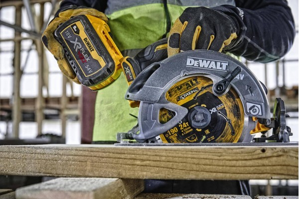 Пила дискова акумуляторна DeWALT DCS578NT