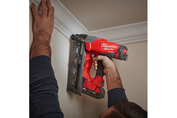 Акумуляторний цвяхозабивач Milwaukee M18 CN16GA-202X (4933451570)