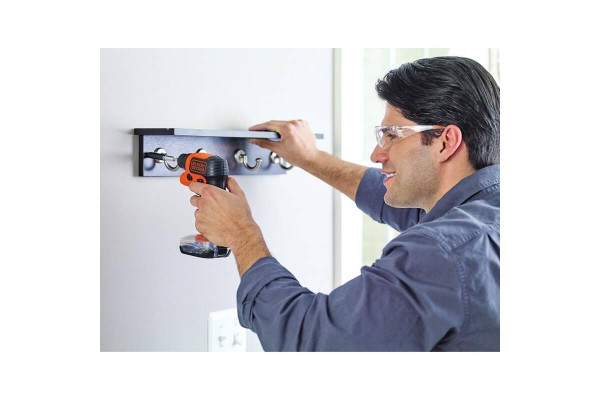 Викрутка-ліхтар акумуляторна BLACK+DECKER BDCSFS30C