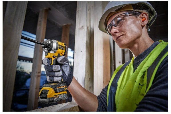 Набір з двох інструментів безщіткових DeWALT DCK2051H2T