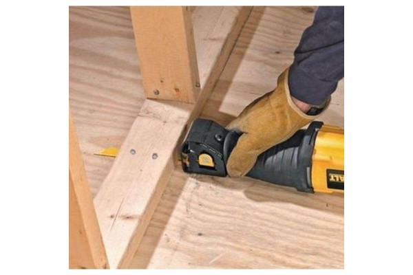 Пила шабельна мережева DeWALT DWE305PK