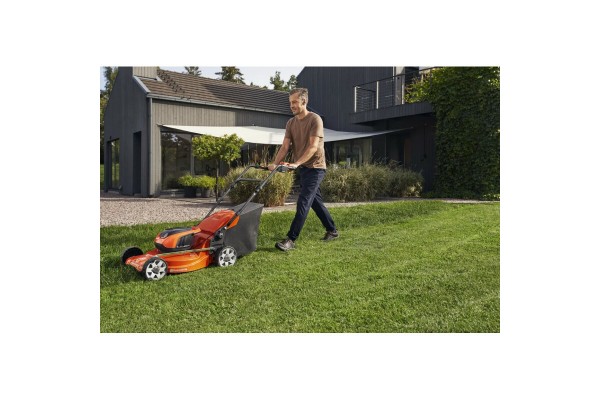 Акумуляторна газонокосарка Husqvarna LC 142i КІТ (9705418-04)