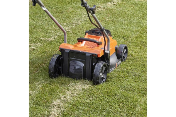 Газонокосарка акумуляторна BLACK+DECKER BCMW3318L2