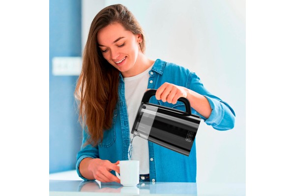 Електрочайник BLACK+DECKER BXKE2206E