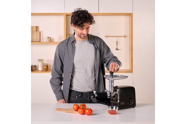 М’ясорубка BLACK+DECKER BXMMA2200E