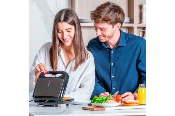 Бутербродниця BLACK+DECKER BXSA753E