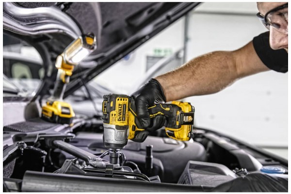 Гайковерт ударний акумуляторний безщітковий DeWALT DCF902D2