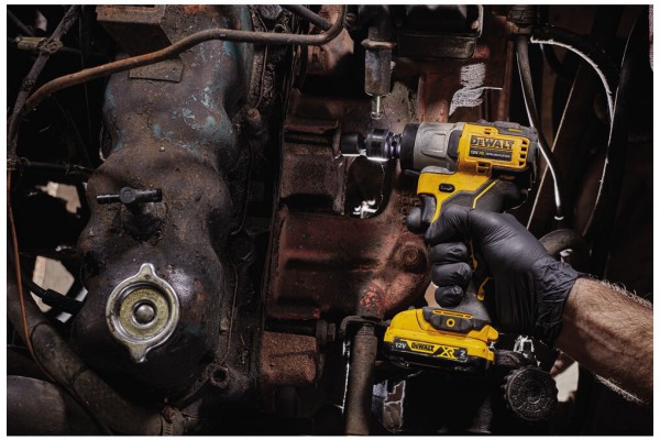 Гайковерт ударний акумуляторний безщітковий DeWALT DCF902D2