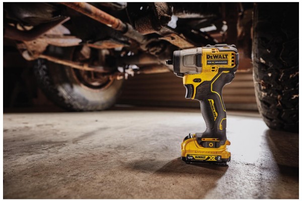 Гайковерт ударний акумуляторний безщітковий DeWALT DCF902D2