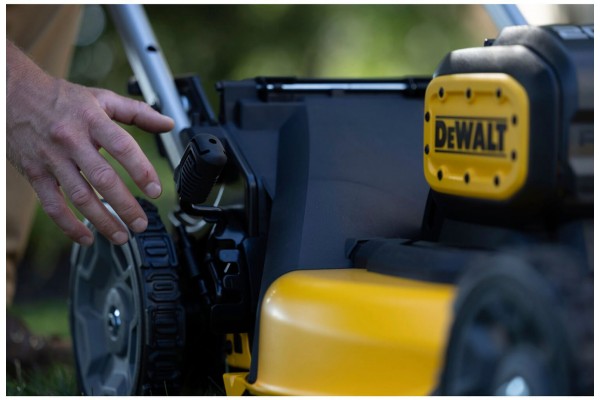 Газонокосарка акумуляторна самохідна безщіткова DeWALT DCMWSP156W2