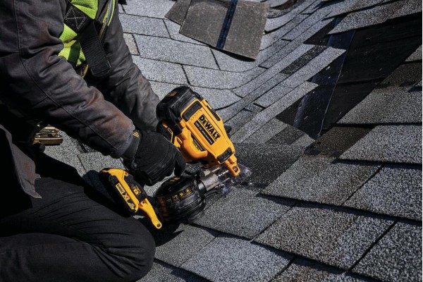 Пістолет цвяхозабивний акумуляторний безщітковий DeWALT DCN45RND2
