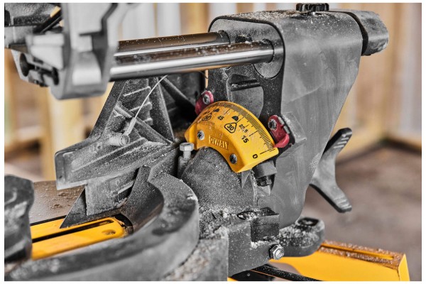 Пилка торцювальна акумуляторна безщіткова DeWALT DCS781N