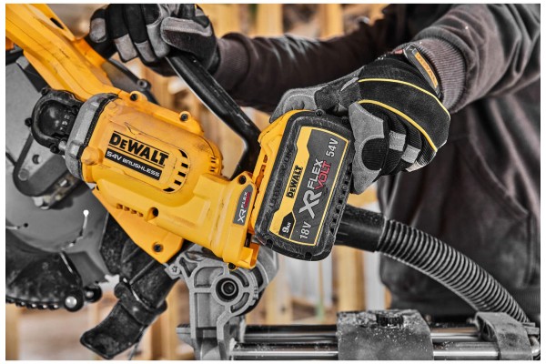 Пилка торцювальна акумуляторна безщіткова DeWALT DCS781N