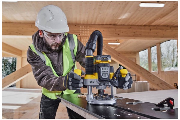 Фрезер акумуляторний безщітковий DeWALT DCW620NT