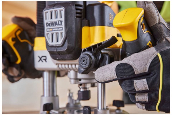 Фрезер акумуляторний безщітковий DeWALT DCW620NT