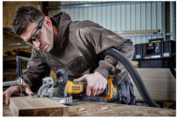 Фрезер акумуляторний безщітковий DeWALT DCW682NT
