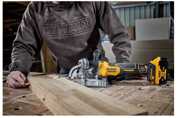 Фрезер акумуляторний безщітковий DeWALT DCW682NT