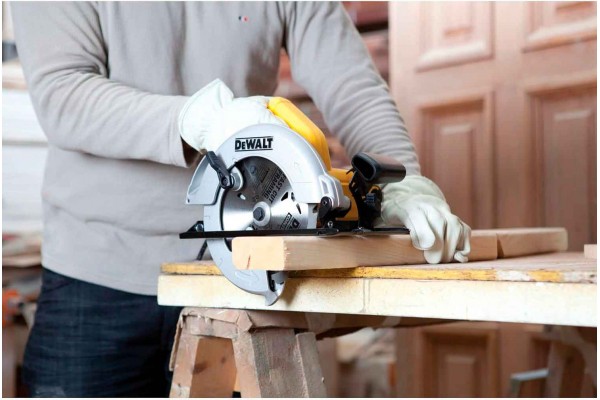 Пила дискова мережева DeWALT DWE560