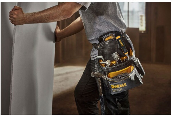 Професійна сумка для інструментів з ременем та скобою для молотка DeWALT DWST40101-1