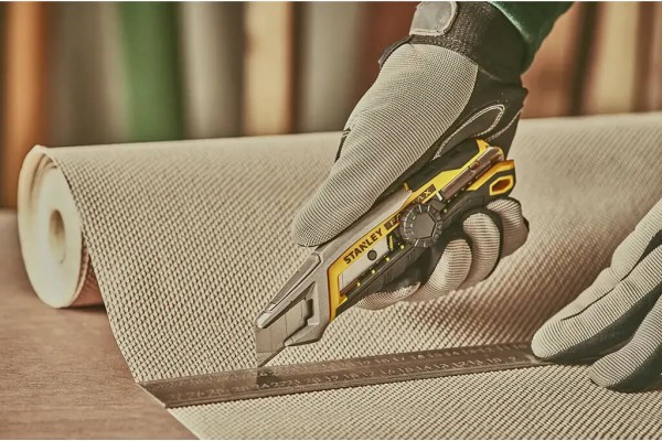 Ніж FatMax Integrated Snap Knife довжиною 165 мм з лезом шириною 18 мм з сегментами, що відламуються STANLEY FMHT10592-0