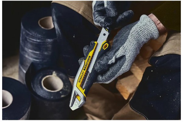 Ніж FatMax Integrated Snap Knife довжиною 165 мм з лезом шириною 18 мм з сегментами, що відламуються STANLEY FMHT10592-0