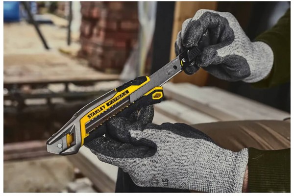 Ніж FatMax Integrated Snap Knife довжиною 165 мм з лезом шириною 18 мм з сегментами, що відламуються STANLEY FMHT10594-0