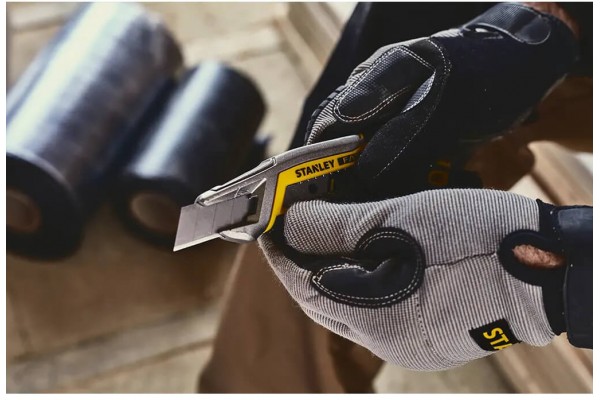 Ніж FatMax Integrated Snap Knife довжиною 165 мм з лезом шириною 18 мм з сегментами, що відламуються STANLEY FMHT10594-0