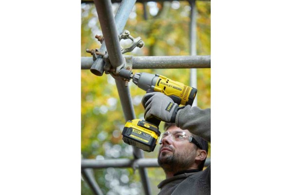 Гайковерт ударний акумуляторний STANLEY FATMAX SFMCF900B