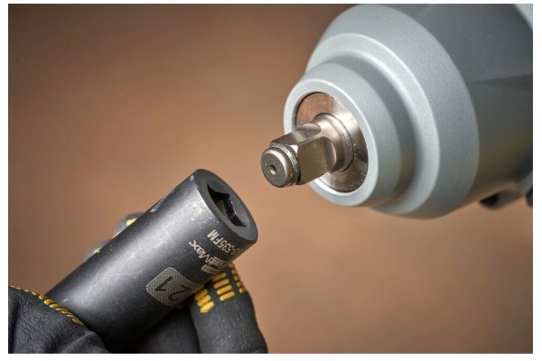 Гайковерт ударний акумуляторний STANLEY FATMAX SFMCF940M1
