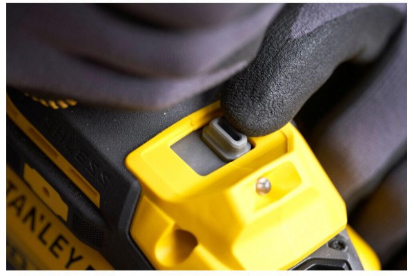 Гайковерт ударний акумуляторний STANLEY FATMAX SFMCF940M1
