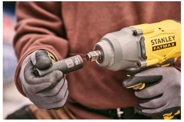 Гайковерт ударний акумуляторний STANLEY FATMAX SFMCF940M1