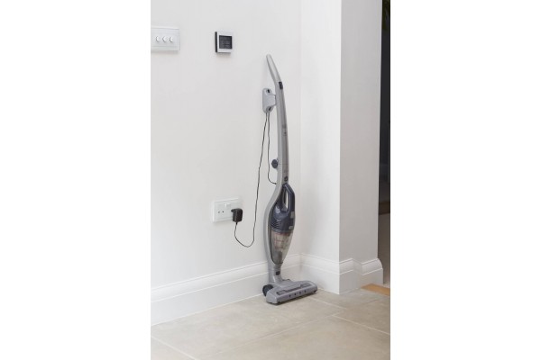 Пилосос акумуляторний (електровіник) BLACK+DECKER SVB520JW