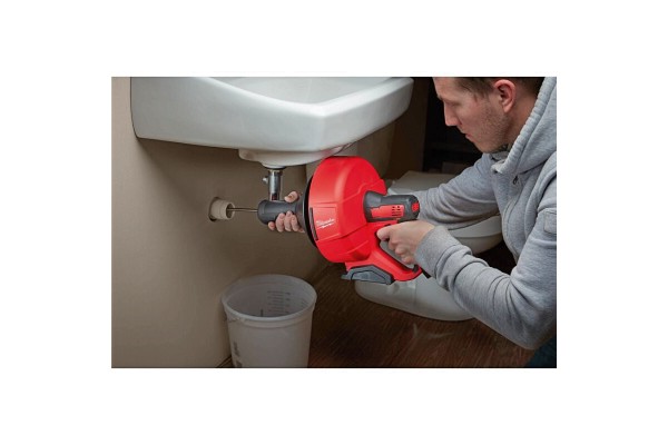 Акумуляторна прочисна машина MILWAUKEE M12 BDC8-202C (трос, внутрішній барабан,2 акумул. Х 2Аг, ємні